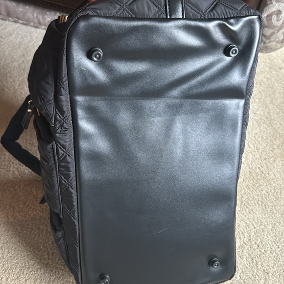 Joan & David 18“ Diamond Quilted Nylon Weekender Duffle Bag - used once. - Picture 11 of 16